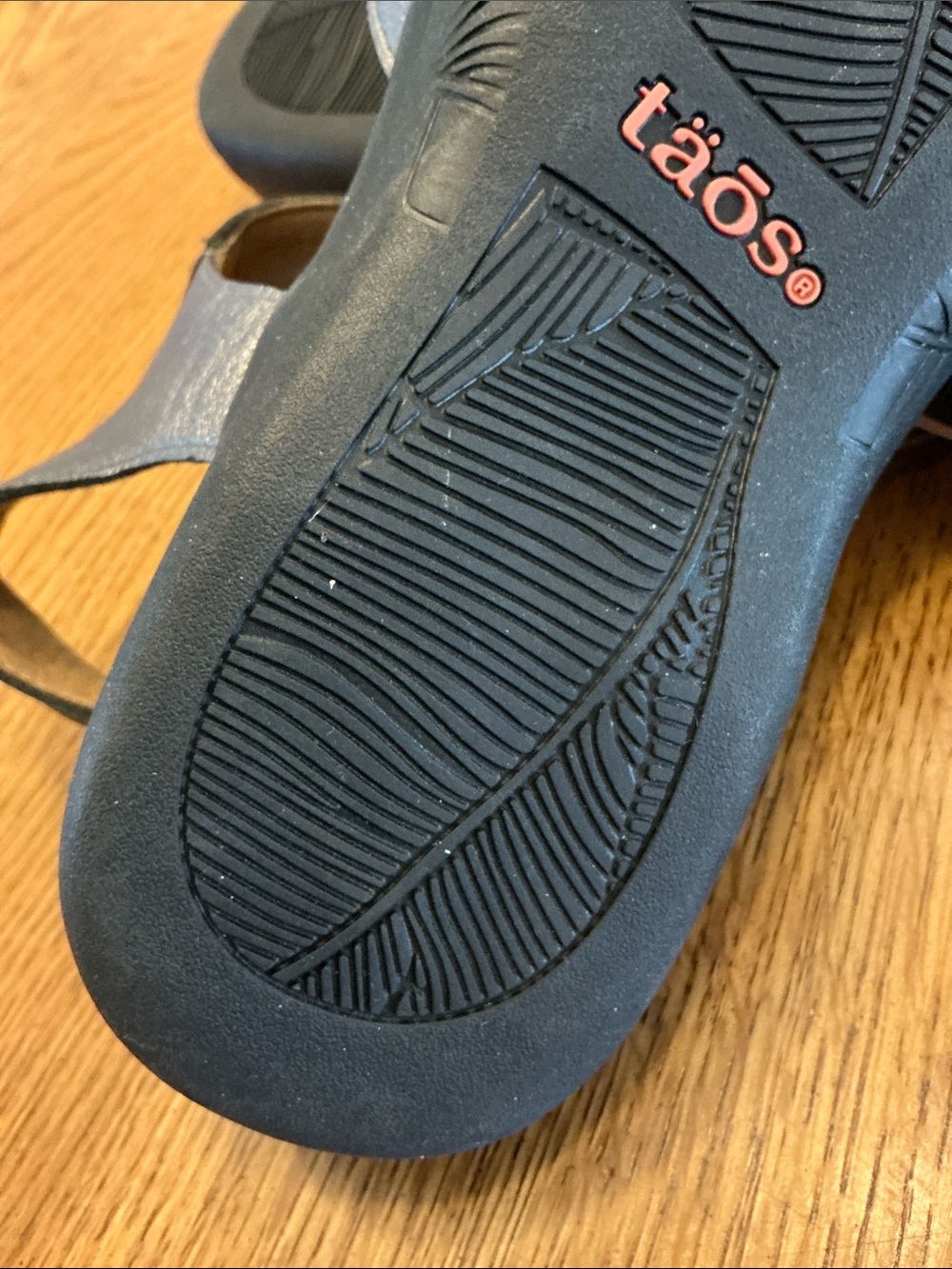 Woman’s Taos pewter strap sandal. Size 8. Velcro straps. Barely worn! Cute! - Picture 8 of 8